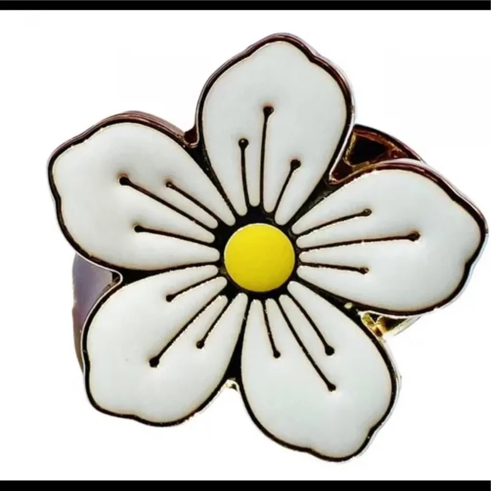 New genuine Burberry London flower white enamel designer BROOCH PIN gold metal